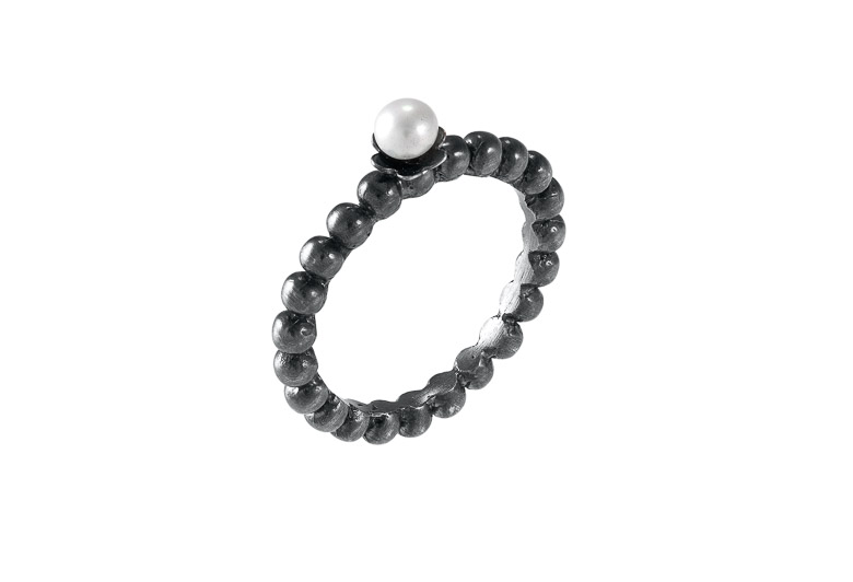 oxidized-silver-ring-with-pearl-candy-lux-1