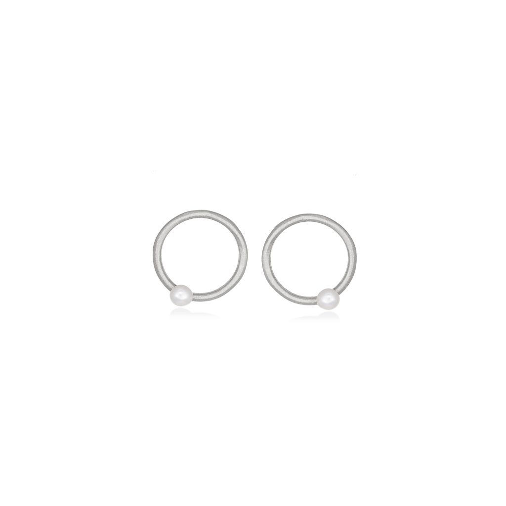 silver-earrings-with-pearl-loop-1