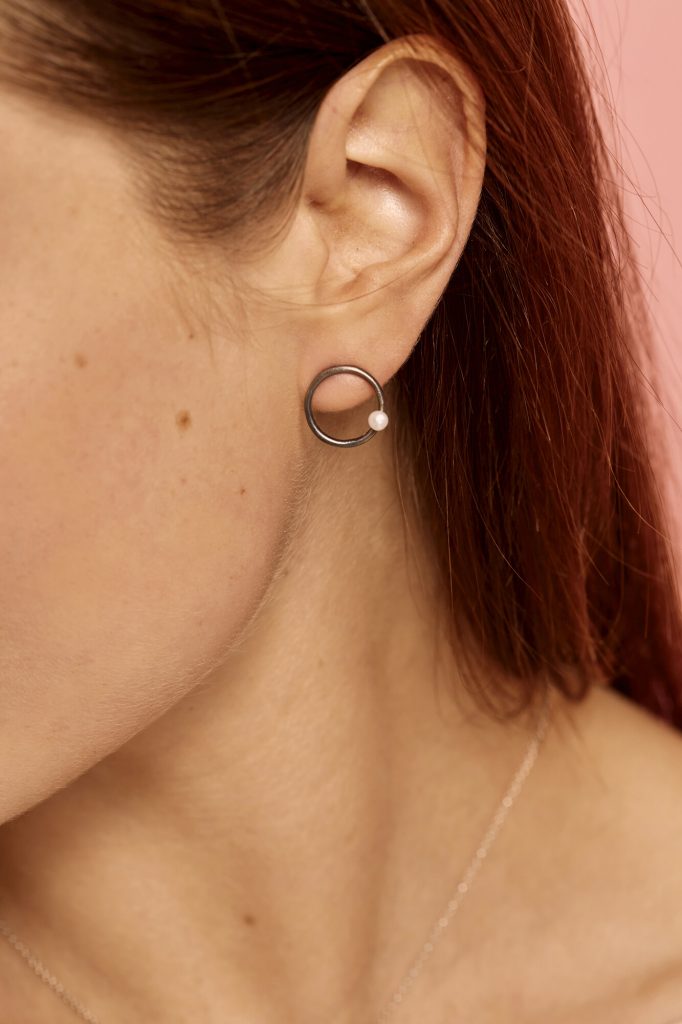 silver-earrings-with-pearl-loop-2