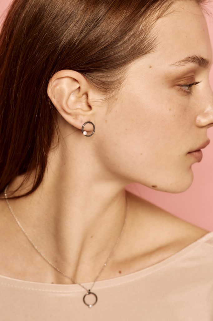 silver-earrings-with-pearl-loop-3