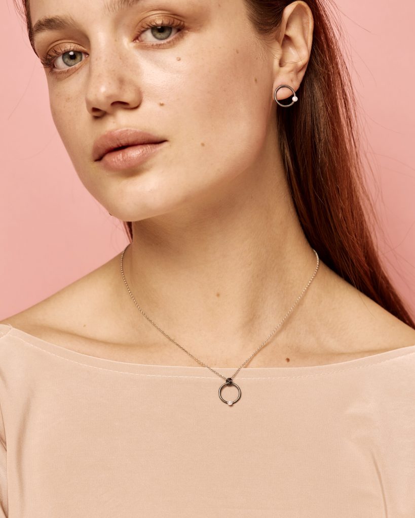 silver-earrings-with-pearl-loop-4