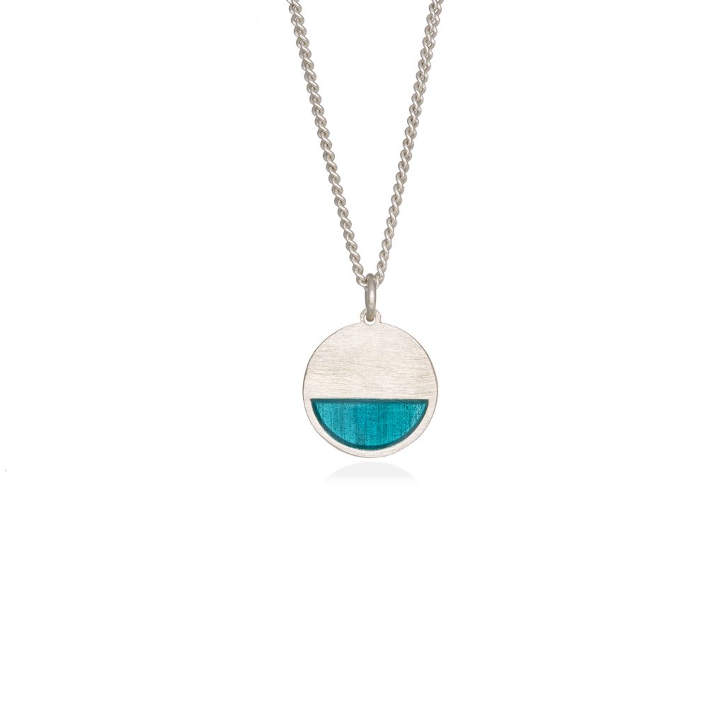 silver-necklace-smile-to-me-cause-emerald-9